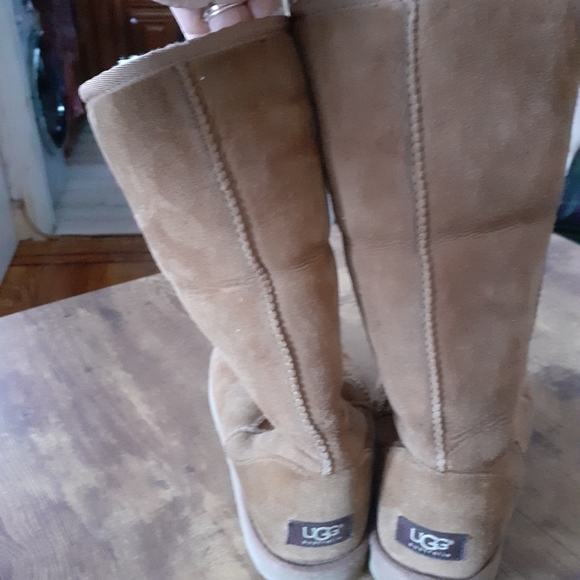 Tan leather Ugg boots - Picture 2 of 6